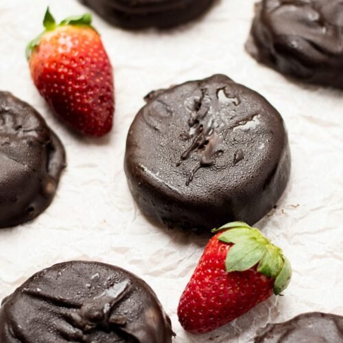 Frozen yogurt bites on crumpled baking paper.