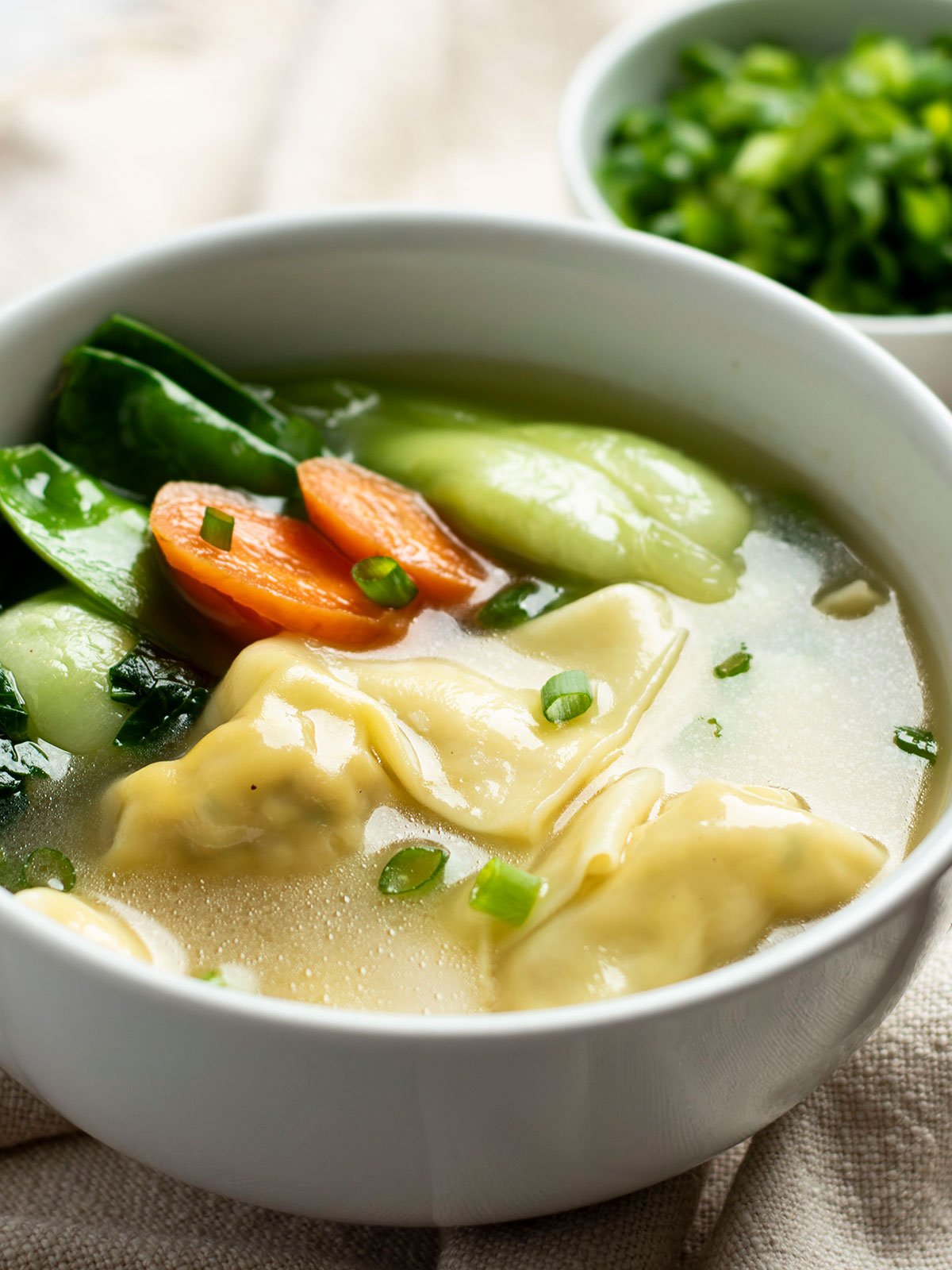 A bowl of Shanghai wonton soup.