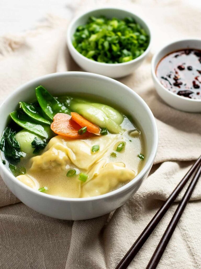 A bowl of Shanghai wonton soup.